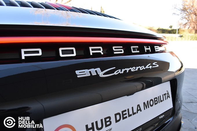 PORSCHE 911 Carrera 4S